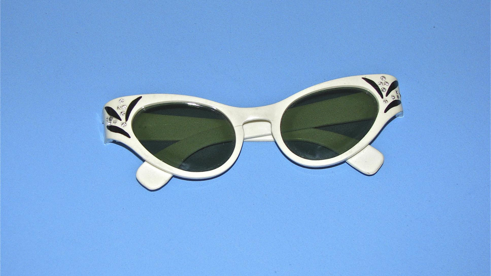 Foster Grant Sunglasses: Are They Worth Buying?