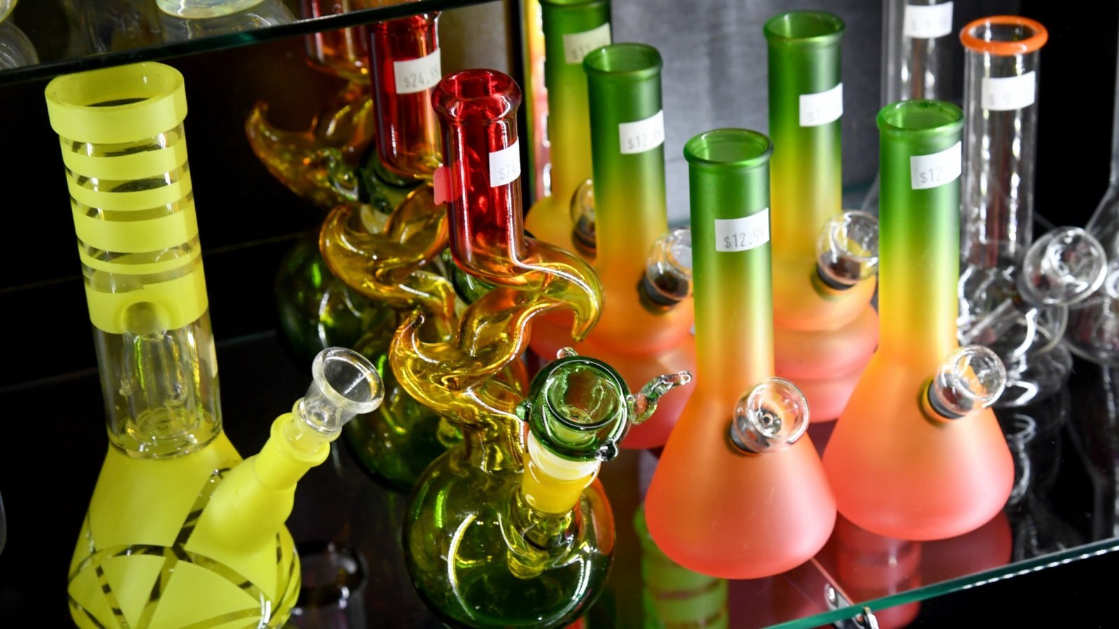 12 Best Bong Brands Worth to Buy in 2023